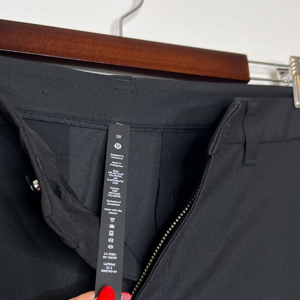 Lululemon Shorts Mens Commission Classic-Fit Short 9" - Picture 3 of 8